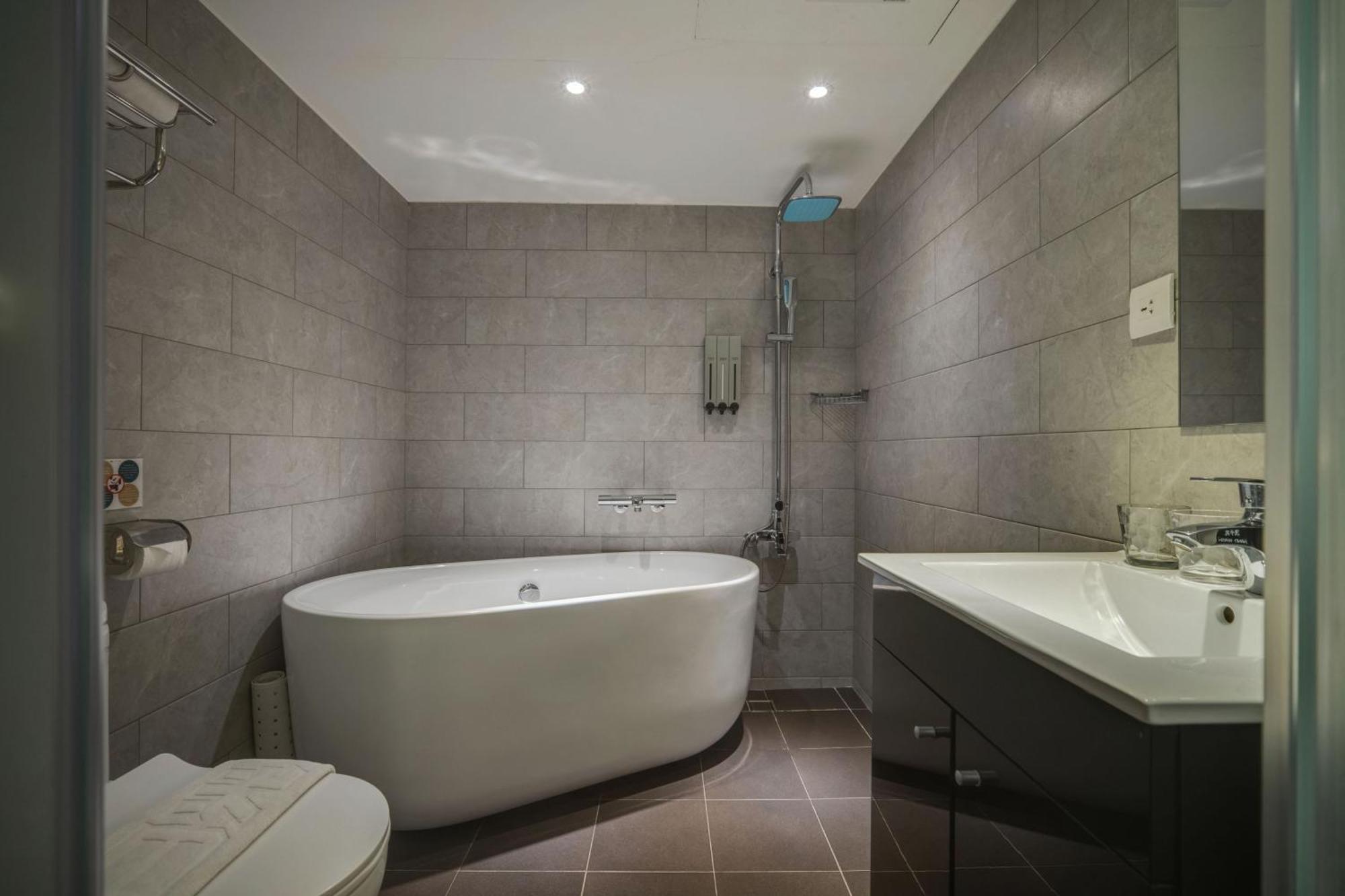 Fun Stay Inn Ximen Tajpej Buitenkant foto