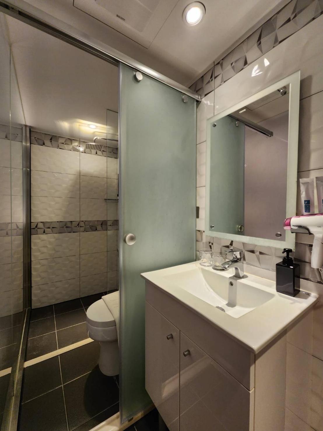 Fun Stay Inn Ximen Tajpej Buitenkant foto